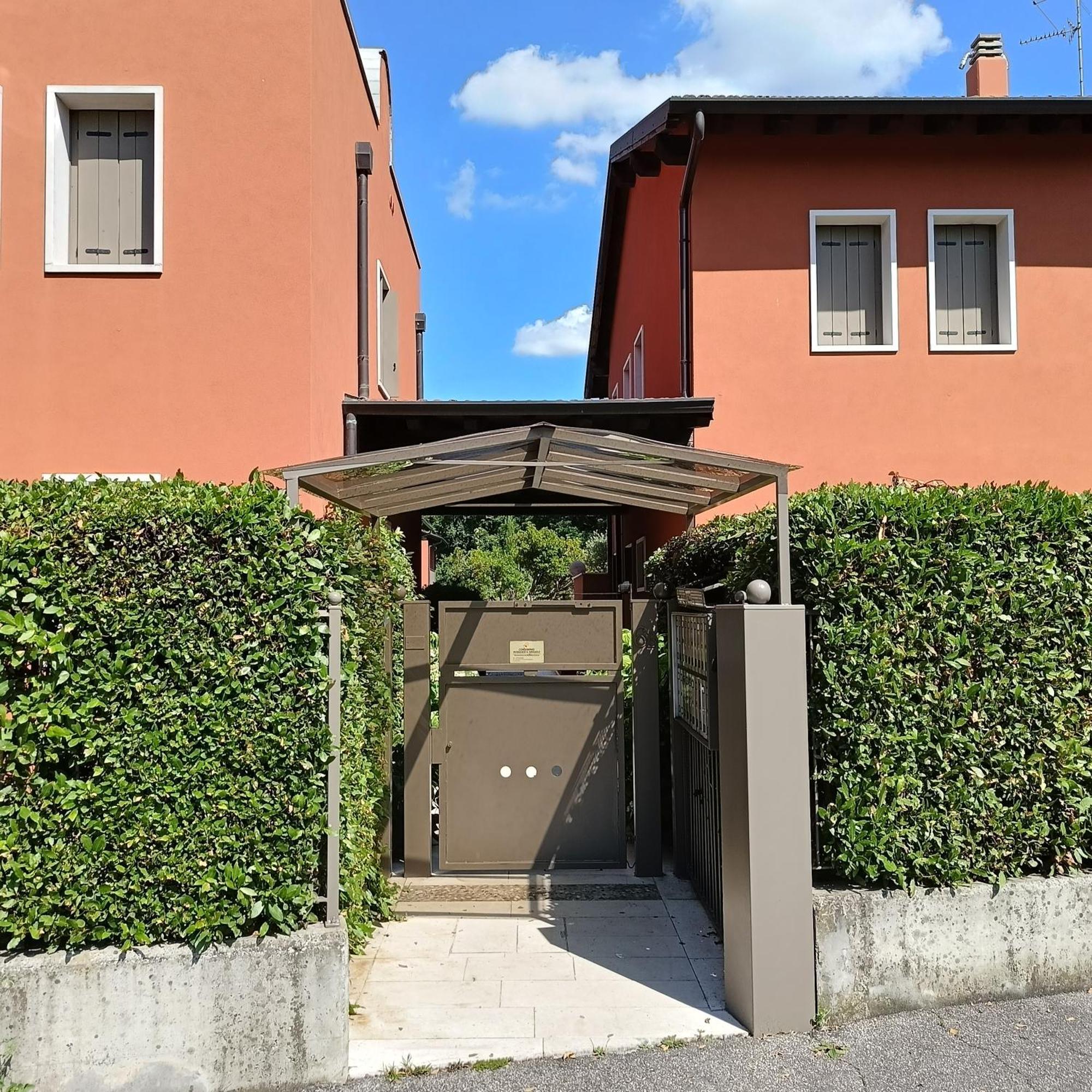Home La Rosa Del Garda Peschiera del Garda Exterior foto